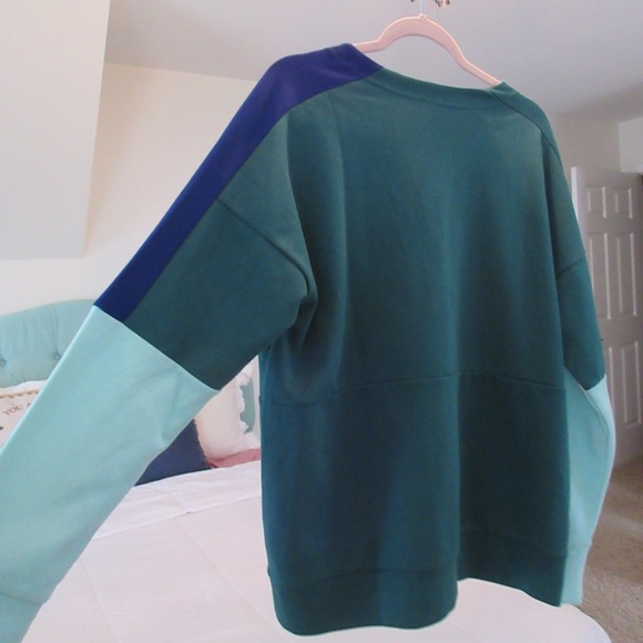 🔷NEVER WORN🔷 Adidas ColorBlock Crewneck - Picture 2 of 8